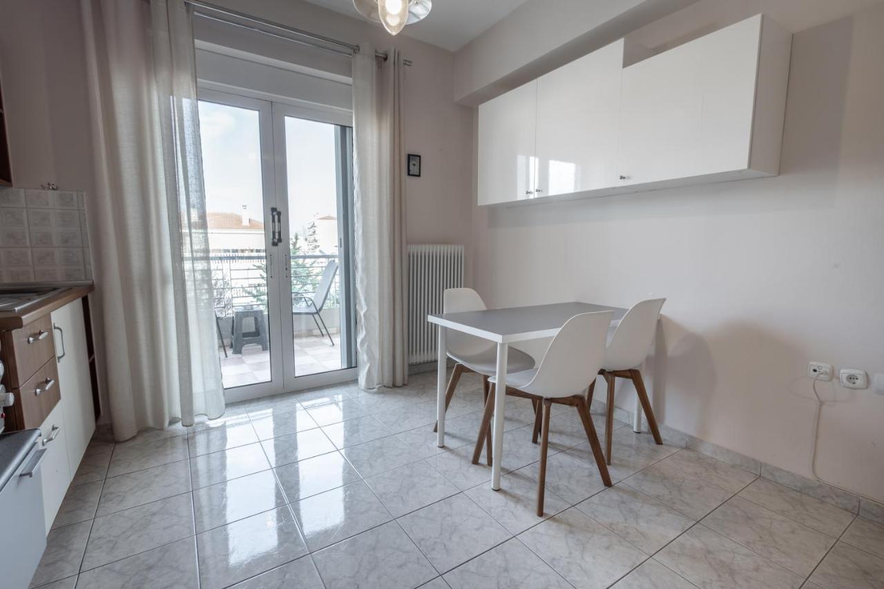 Central Apartment With Parking Larissa Exteriör bild
