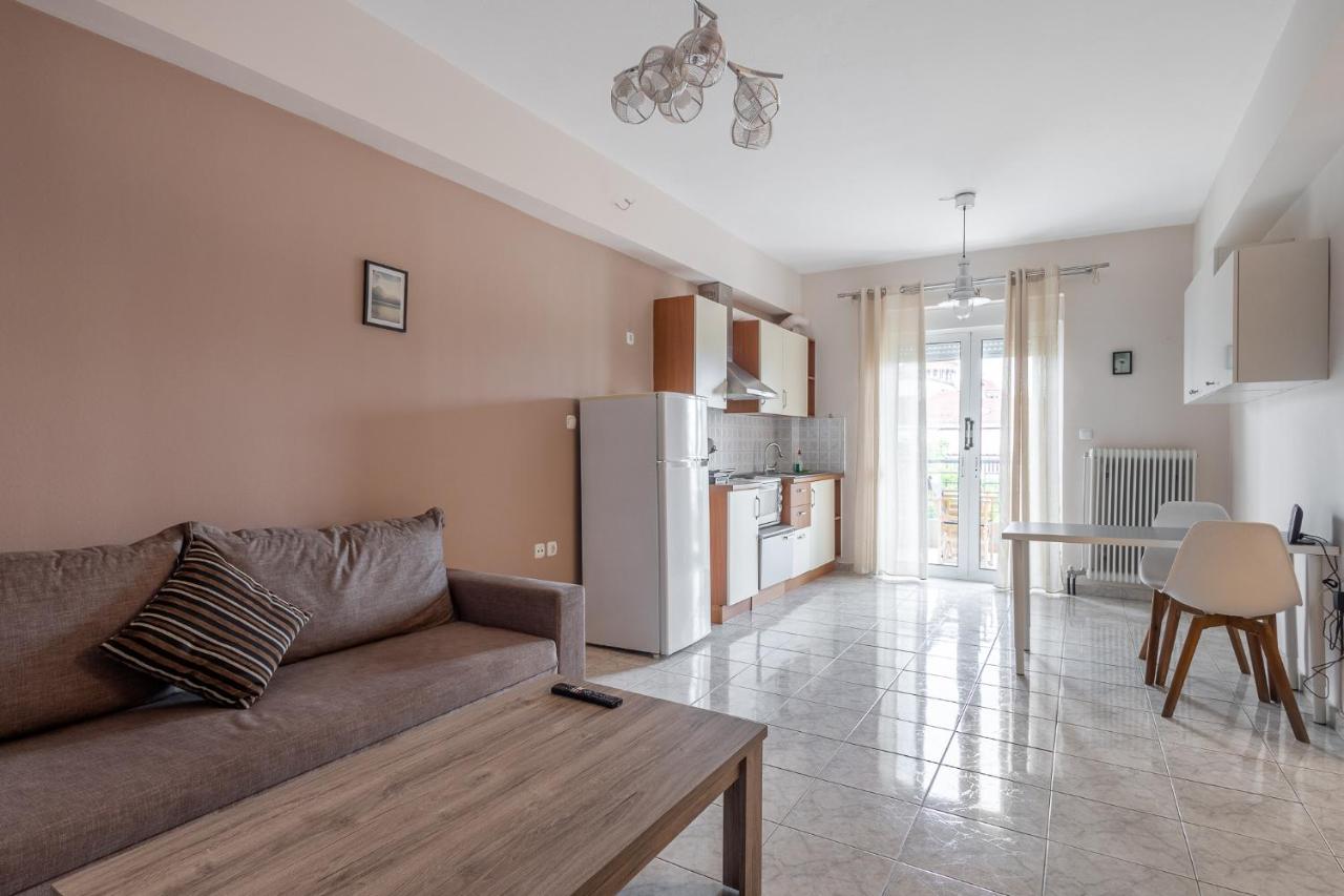Central Apartment With Parking Larissa Exteriör bild
